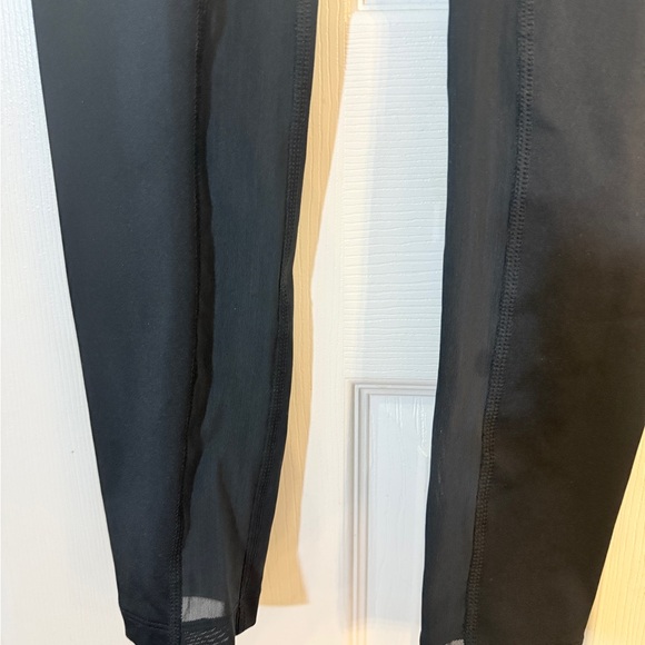 Nike Women's Black Leggings with Mesh Panels on Legs. Zipper Pocket - Picture 3 of 8